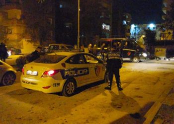 E pazakontë në Vlorë, telefonata e rremë alarmoi policinë për plagosje me armë zjarri