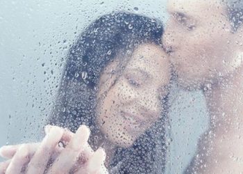 Habit Ministrja e Mjedisit: Lahuni në dush bashkë, që të kurseni ujë dhe energji