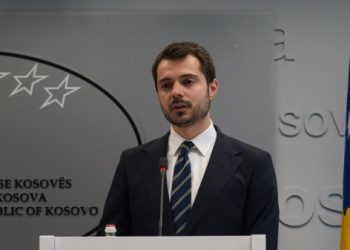 Dolën në protestë, qeveria e Kosovës: Nuk do të dalin rroga për…