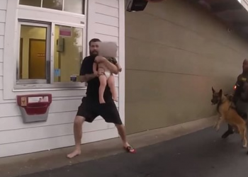 Përplaset me policinë, babi përdor foshnjën për tu mbrojtur (VIDEO)