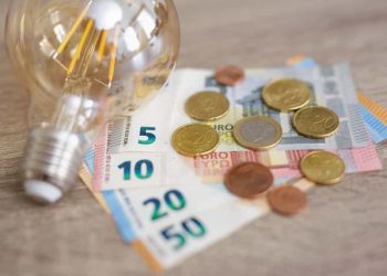 Blerjet e KESH e çojnë euron në nivelin më të lartë që prej muajit korrik