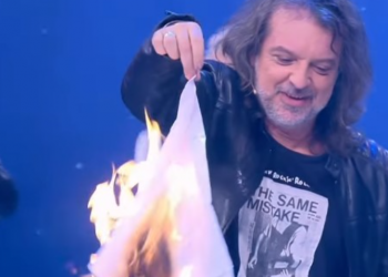 Redon Makashi i vë “flakën” skenës, ja arsyeja e veçantë (VIDEO)