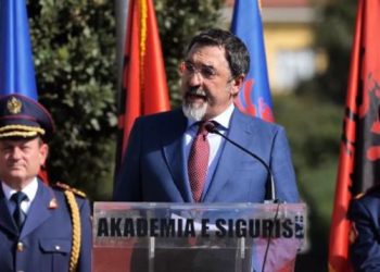 Mesazhi i Çuçit për punonjësit e rinj të Policisë: Mos u joshni nga..