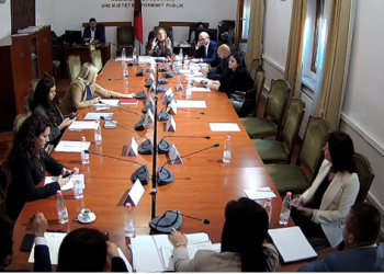 “Në gjimnaz është bërë aktivitet politik”, Açka ironizon Veliajn: Lali Eri e ka tepruar!