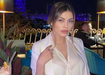 Tha se ka gjetur punë në internet, Aleksia Peleshi “përplaset” me ndjekësit (VIDEO) 