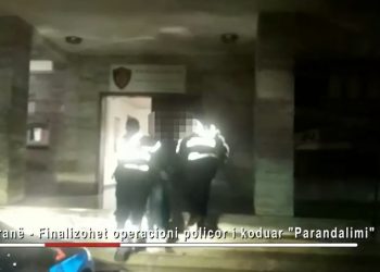 Me armën në makinë gati për të grabitur, kapen dy “të fortët” në Tiranë