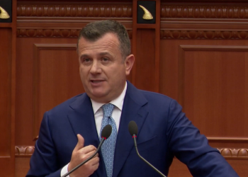 “Ti nuk reagove fare”/ Balla-Berishës: Ke hyrë në listë-pagesat e Kremlinit!