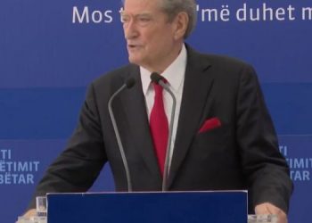 “Asnjë luftë civile nuk e ka bërë”/ Berisha: 27% e shqiptarëve janë larguar që nga 2014