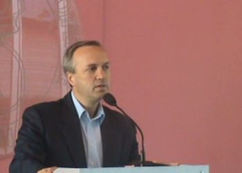 Sulmi i Ramës ndaj Kovaçit/ Ish-deputeti i PS-së i del kundër: Mjaft më me baltosje të pedagogëve!