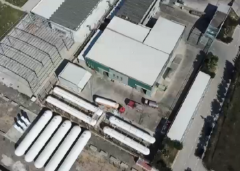 Shpërthime të forta në cisternat në Porto Romano, evakuohen banorët