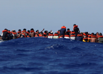 Kryeministri Edi Rama tentoi t’ia hedhë fajin “perandorive” të së shkuarës për dallgën e re të emigrimit të shqiptarëve drejt Mbretërisë së Bashkuar.