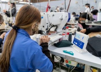 Mungesa e fuqisë punëtore, sektori fason merr 150 punonjëse gra nga Nepali dhe 40 nga Filipinet