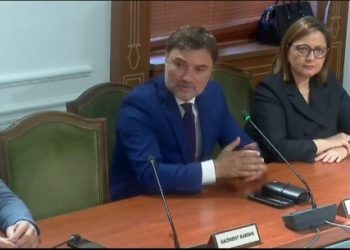 “Në varësi të Ramës apo autonom?”/ Plas debati në Komision, Alibeaj ‘kryqëzon’ mazhorancën