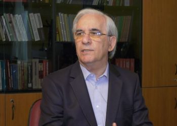 “Ai nuk di as tabelën e shumëzimit”, Berisha e akuzoi se i shiti partinë Tom Doshit, ja si përgjigjet Gjinushi