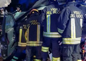 Tragjedi shqiptare në Itali/ Makina përplaset me murin, vdes nëna dhe tre fëmijët