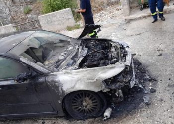 Makina e djegur në Sarandë i përket bashkëshortit të ish-gjyqtares