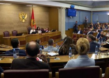 Parlamenti i Malit të Zi shkarkon dy ministra pro-perëndimorë