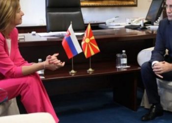 Skandal diplomatik! Maqedonia e Veriut pret ministren sllovene me flamur të gabuar