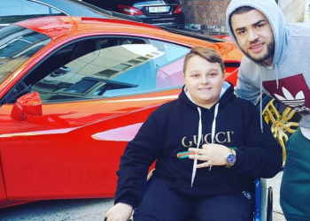 Noizy surprizon fansin me aftësi të kufizuara, ja dhurata e veçantë që i bëri në emision 