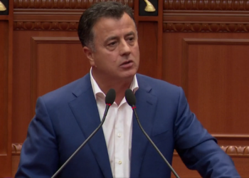 “Mendoni se do merrni vota?”/ Noka përplaset me Peleshin: Hajdutë, s’keni emër tjetër!