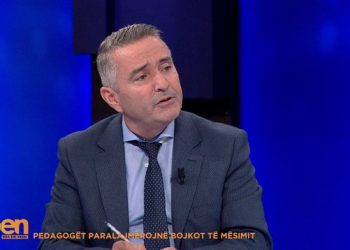 Pedagogët paralajmërojnë bojkot të mësimit: Nuk pranojmë lëmoshë!