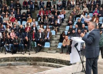 Zëri i Amerikës për protestën e pedagogëve: Rrezikohet viti akademik