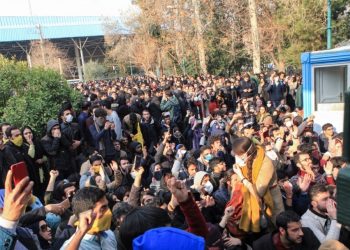 Në kulmin e protestave, Irani i bën thirrje turistëve të respektojnë ligjet e vendit