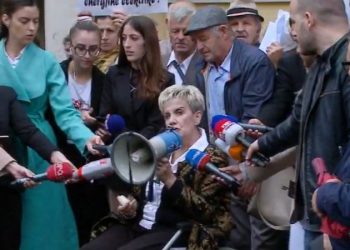 “Kategoria më e diskriminuar”/ Invalidët e Punës protestë para Ministrisë së Financave (KËRKESAT)