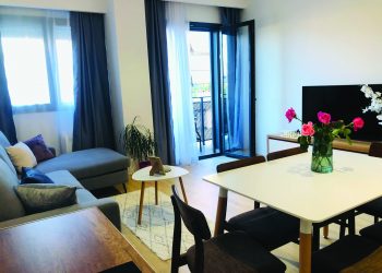 Ikën shqiptarët, vijnë të huajt, rriten çmimet e qirave në Tiranë