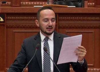 Salianji vë me “shpatulla pas murit” Çuçin: 300 vrasje pa zbardhur, FNSH 7 muaj pa marrë rrogat