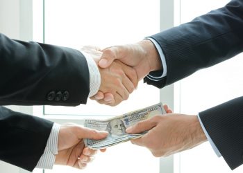 Shqipëria bën hapa pas në sundimin e ligjit, përkeqësohet korrupsioni dhe siguria