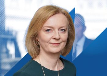 Zëri i Amerikës: Liz Truss, brenda 6 javësh nga triumfi në krizë