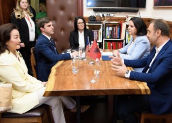 Takimi në Kryesinë e Kuvendit me Shalsin dhe Kotin, Yuri Kim zbulon çfarë u diskutua