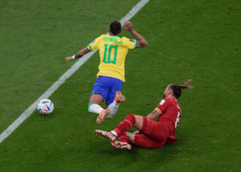 FOTO/ Neymar shpërthen në lot pas dëmtimit –