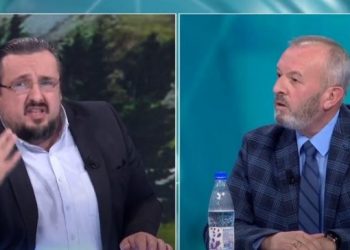 “Mbylle sqepin! Ule zërin”/ Plas sherri në emision (VIDEO)