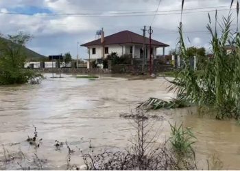 Del nga shtrati lumi Gjadër, rrezikohen banesat –