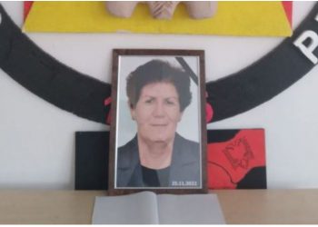 U vra nga burri me sëpatë, i jepet lamtumira mësueses në Kosovë –