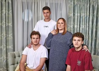 Përdhunoi 3 djemtë e saj, nëna masakron me thikë fqinjin pedofil