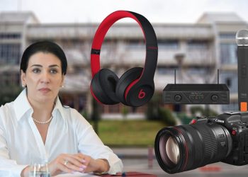 Goditja e fundvitit/ AKSHI blen 6.3 mld lekë kufje dhe mikrofona –