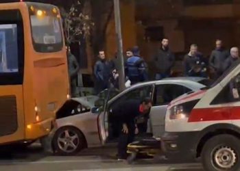 FOTO/ Makina përplaset me urbanin e Kombinatit –