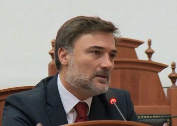 Alibeaj: Deputetët të flasin 10 minuta