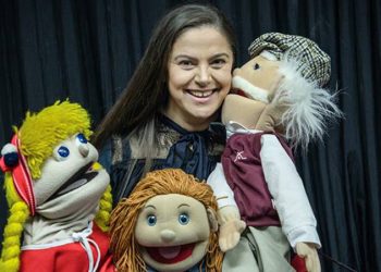 Trajnon politikanë e VIP-a, Arjeta Dhima tregon sekretet për artin e të folurës në publik