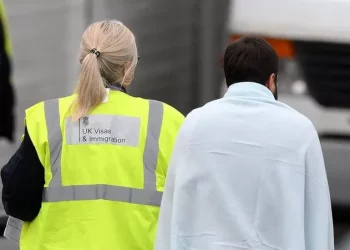 BBC, artikull për bandat shqiptare: Si po i rekrutojnë punonjësit e drogës në kampe