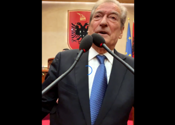 Felaj ndërpret seancën, Berisha futet LIVE nga Facebook