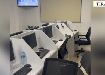 Mashtronin qytetarët me telefon, arrestohen 6 persona në Tiranë –