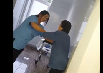 Pamje të rënda/ Punonjësja rreh të moshuarën në Shtëpinë e Pleqve në Pejë