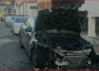 Digjet makina pranë spitalit të Lezhës, ja çfarë dyshohet