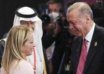 VIDEO/ Erdogan “mbaron” pas kryeministres italiane –