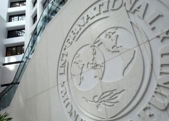 FMN ngre alarmin: Perspektiva ekonomike po bëhet më e zymtë