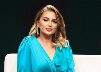 Beniada nuk fshihet më, poston foton e partnerit –